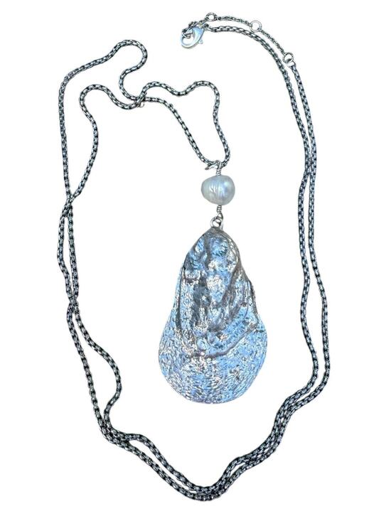 Unknown Jewelry - Silver Tone Oyster Shell Pendant Long Necklace Box Chain Faux Pearl Beach